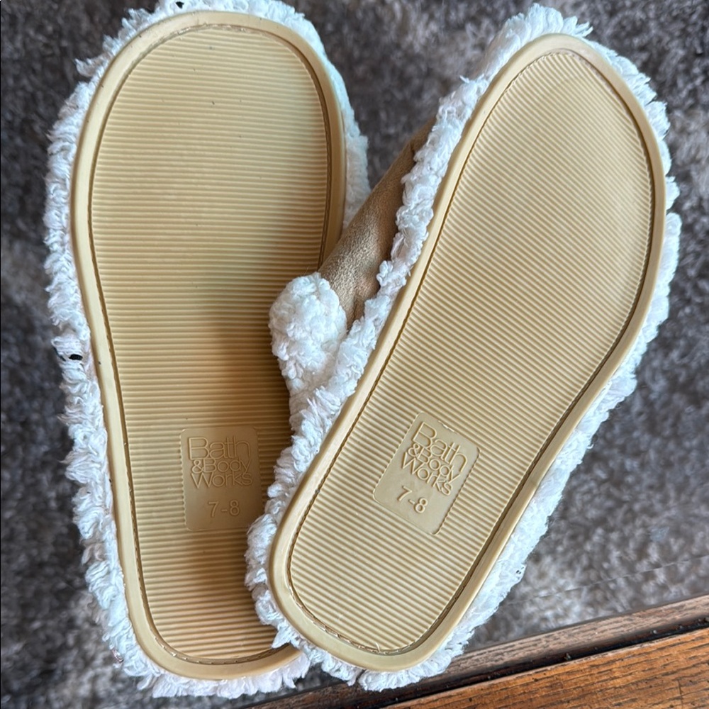 Bath & Body Works Cozy Slippers